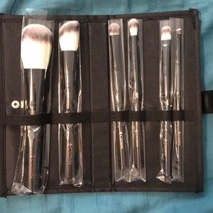 BRAND NEW makeup brushes
